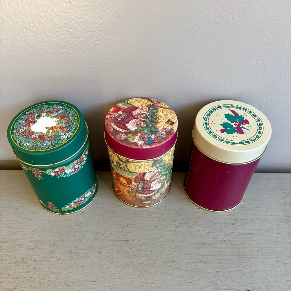 VTG Festive Christmas Holiday Round Cookie Tin Set of 3 - Multicolor Santa Holly - Picture 3 of 16
